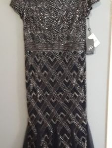 Adrianna Papell Women's Short Sleeve Fully Beaded